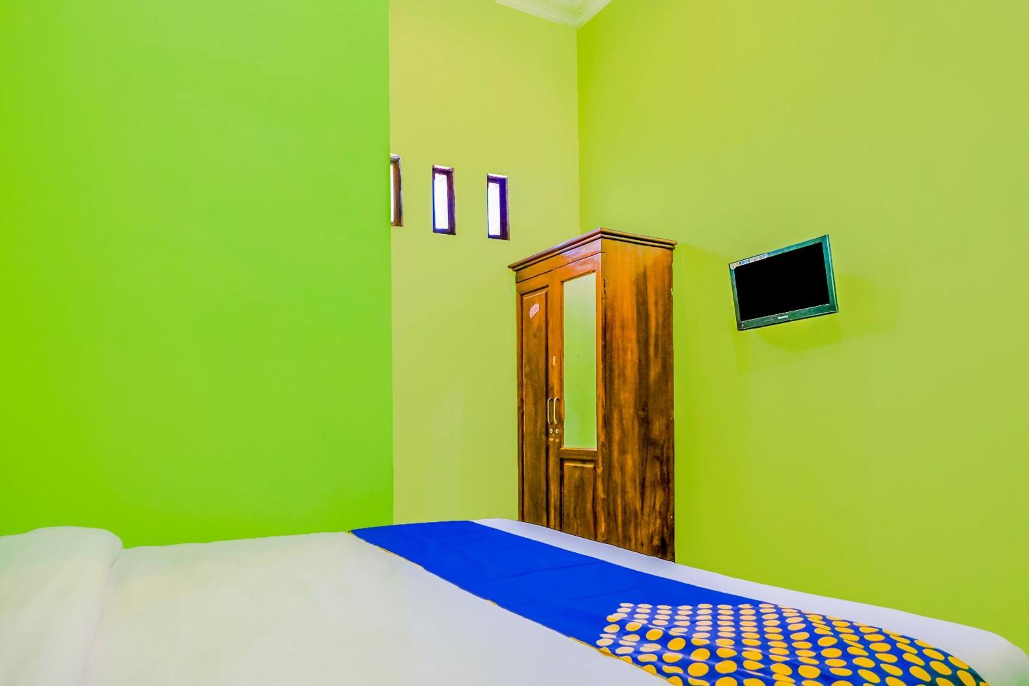 Super Oyo 1759 Family Residence Kediri  Exterior foto