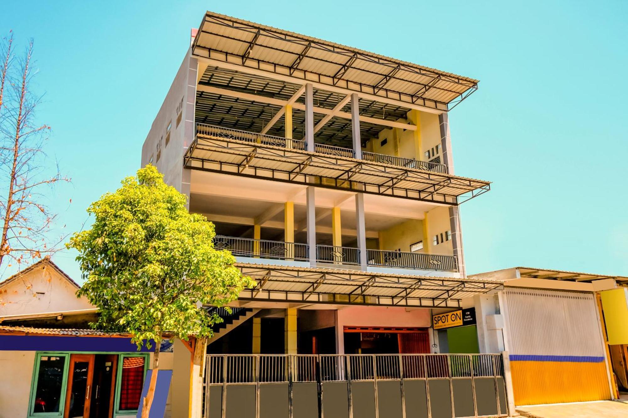 Super Oyo 1759 Family Residence Kediri  Exterior foto