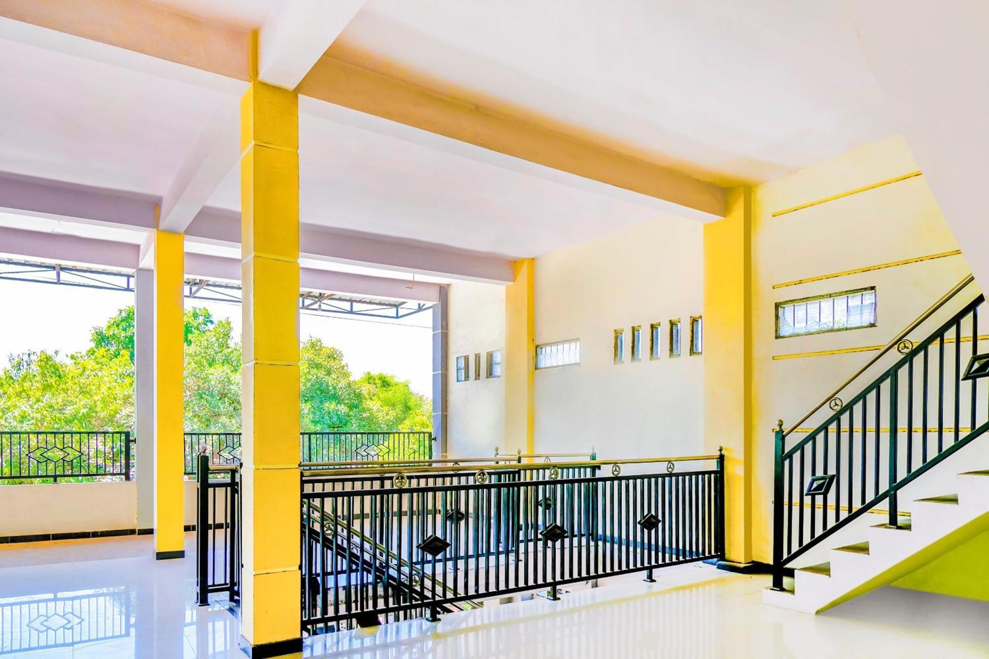 Super Oyo 1759 Family Residence Kediri  Exterior foto