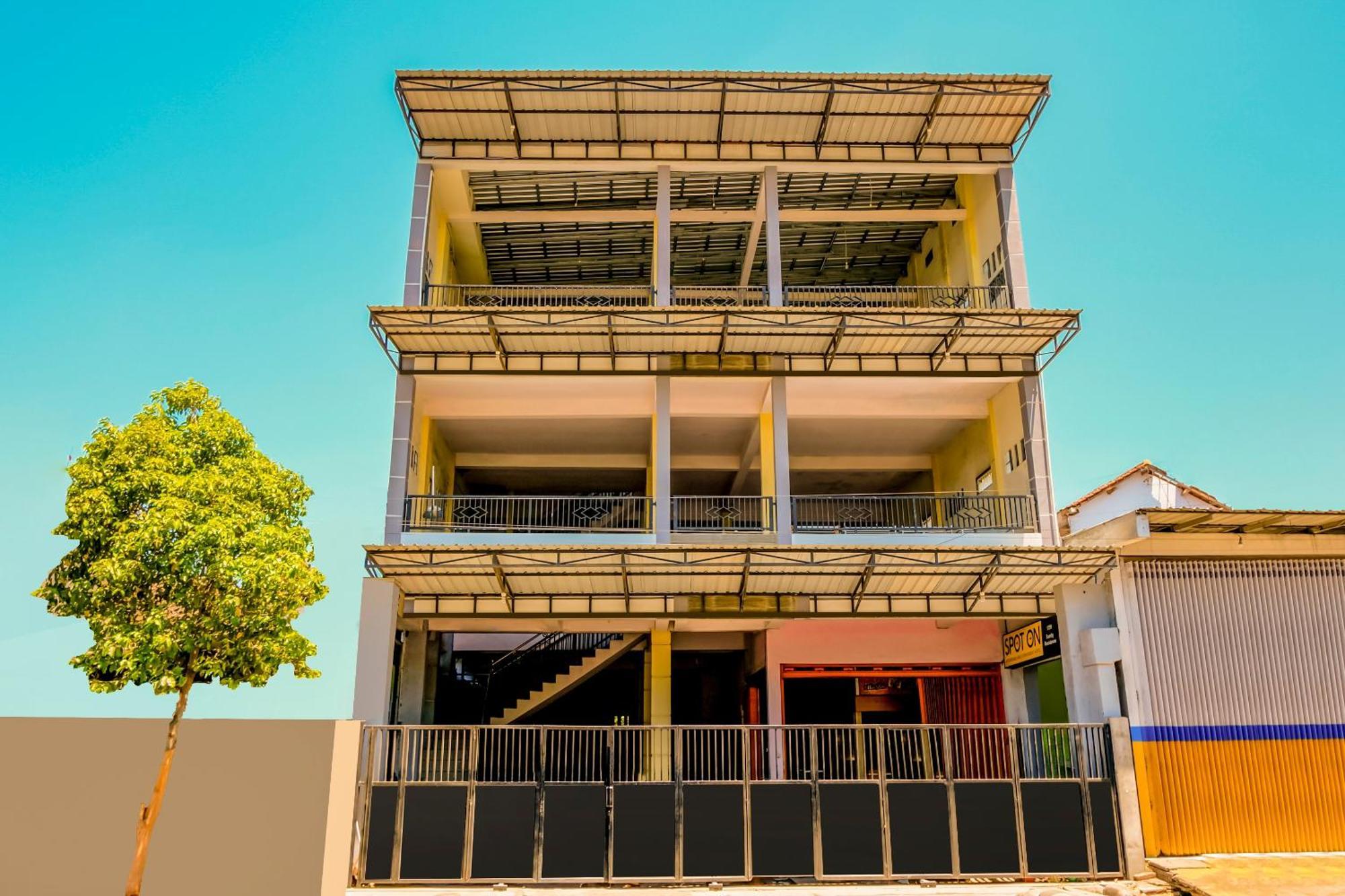 Super Oyo 1759 Family Residence Kediri  Exterior foto